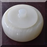 D11. Onyx trinket dish with lid. 